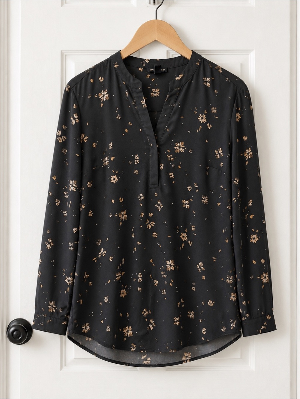 Hillary Radley Black Floral V-Neck Long Sleeve Blouse Sz M